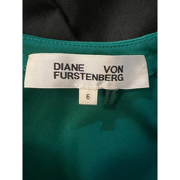Diane Von Furstenberg - Green Short Sleeve Fit & Flare Dress - Picture 3 of 5